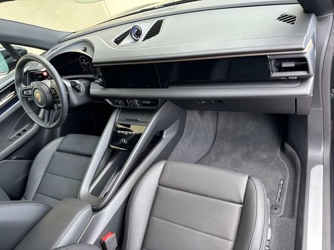 New 2024 Porsche Macan 4 Electric image 17