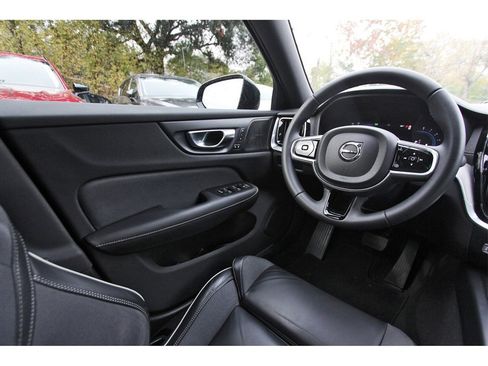 Used 2023 Volvo S60 B5 Ultimate image 8