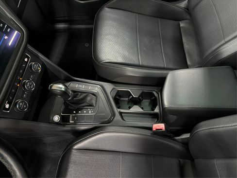 Used 2018 Volkswagen Tiguan SEL FWD image 32