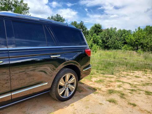 Used 2018 Lincoln Navigator Reserve AWD/4WD image 6