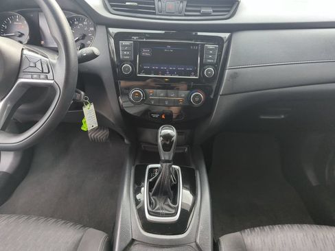 Used 2019 Nissan Rogue S FWD image 23