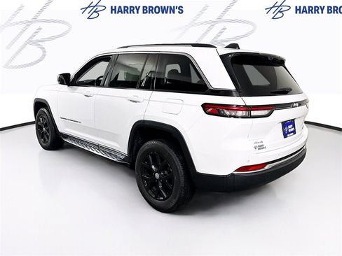 Used 2022 Jeep Grand Cherokee Limited w/ Luxury Tech Group II image 30