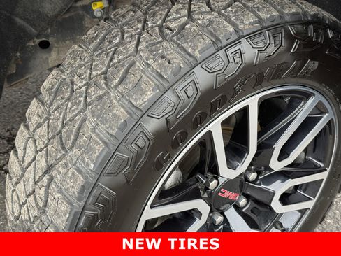 Used 2023 GMC Sierra 1500 AT4 w/ Technology Package image 13