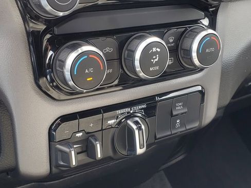 Used 2022 RAM 1500 Big Horn w/ Trailer Tow Group (B) AWD/4WD image 19