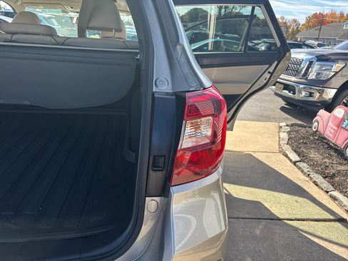 Used 2017 Subaru Outback 2.5i Limited image 20