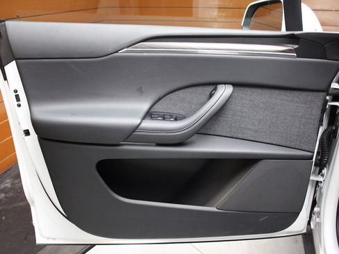 Used 2023 Tesla Model X 7 Seater AWD Driving Com 4 image 35