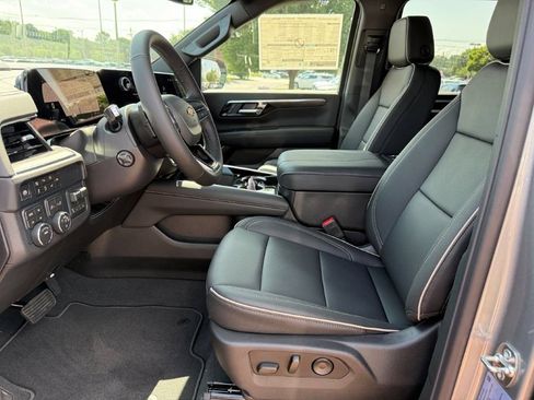 New 2026 Chevrolet Suburban Premier w/ Sun And Tow Package AWD/4WD image 12