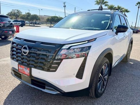 New 2026 Nissan Pathfinder Platinum w/ Cargo Package image 3