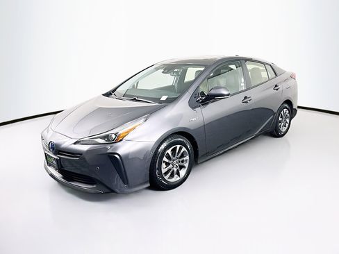 Used 2020 Toyota Prius XLE w/ Premium Convenience Package FWD image 3