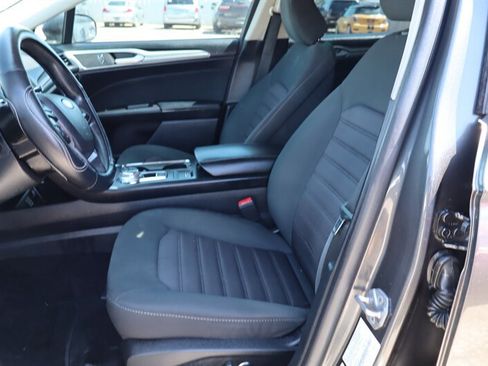 Used 2020 Ford Fusion SE FWD image 4