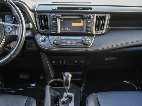 Used 2016 Toyota RAV4 SE image 14
