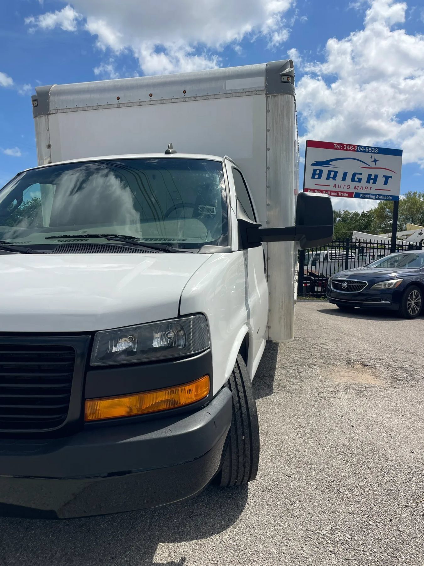 Used 2022 GMC Savana 3500 Extended w/ Power Convenience Package RWD image 1