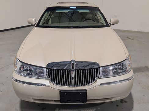 Used 2001 Lincoln Town Car Cartier RWD image 24