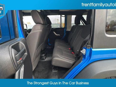 Used 2015 Jeep Wrangler Unlimited Rubicon w/ Connectivity Group image 31