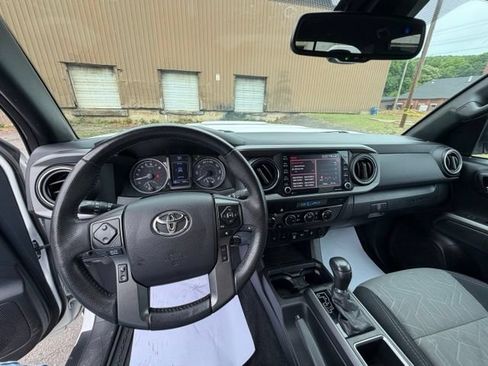 Used 2021 Toyota Tacoma TRD Sport w/ Technology Package AWD/4WD image 17