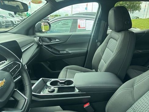 Used 2026 Chevrolet Equinox LT FWD image 9