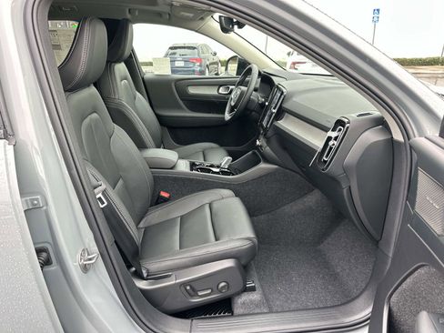 New 2026 Volvo XC40 B4 Plus w/ Climate Package image 20