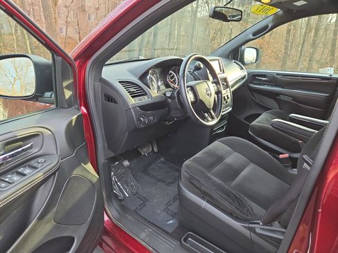 Used 2017 Dodge Grand Caravan SE image 11