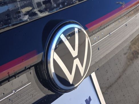 New 2026 Volkswagen Taos SEL image 7