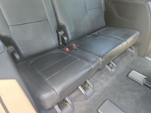 Used 2023 Chevrolet Traverse LT FWD image 12