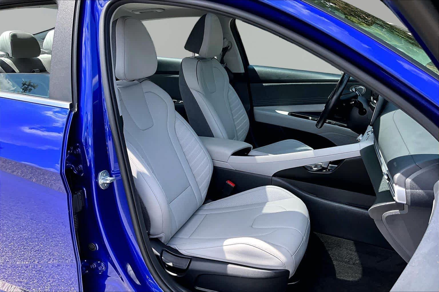 Used 2023 Hyundai Elantra Limited FWD image 9