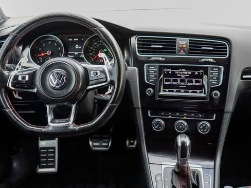 Used 2015 Volkswagen Golf 4-Door FWD image 39