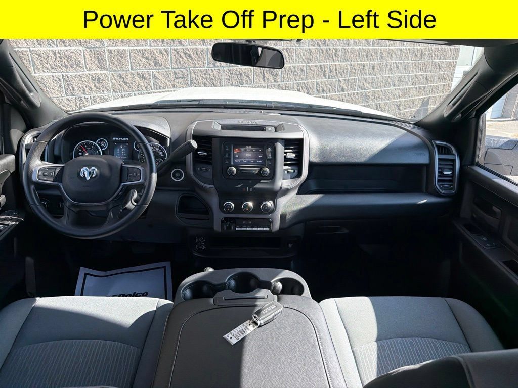Used 2024 RAM 5500 Tradesman w/ Chrome Appearance Group AWD/4WD image 13