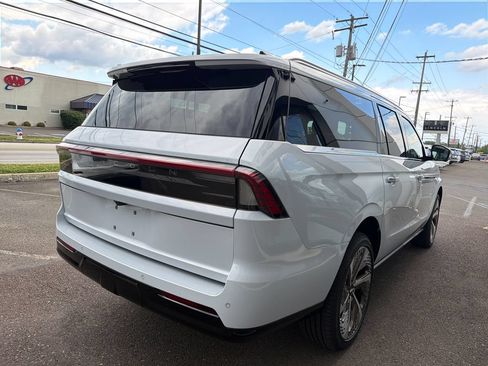 New 2026 Lincoln Navigator L Black Label AWD/4WD image 2