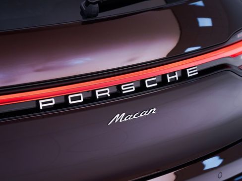 Certified 2026 Porsche Macan AWD/4WD image 14