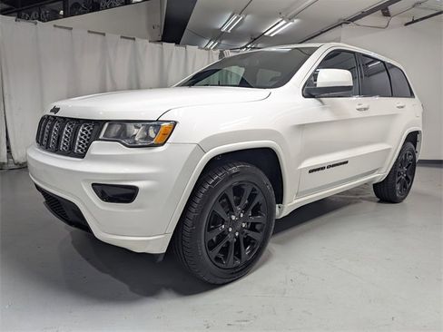 Used 2019 Jeep Grand Cherokee Altitude image 5