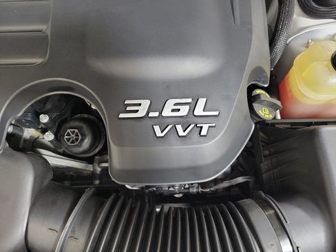 Used 2022 Dodge Challenger SXT RWD image 10