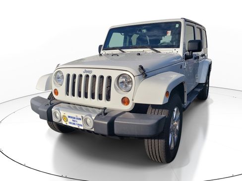 Used 2013 Jeep Wrangler Unlimited Sahara w/ Dual Top Group AWD/4WD image 3