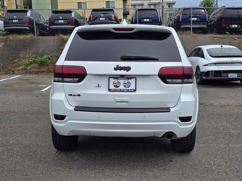Used 2021 Jeep Grand Cherokee Laredo X AWD/4WD image 7