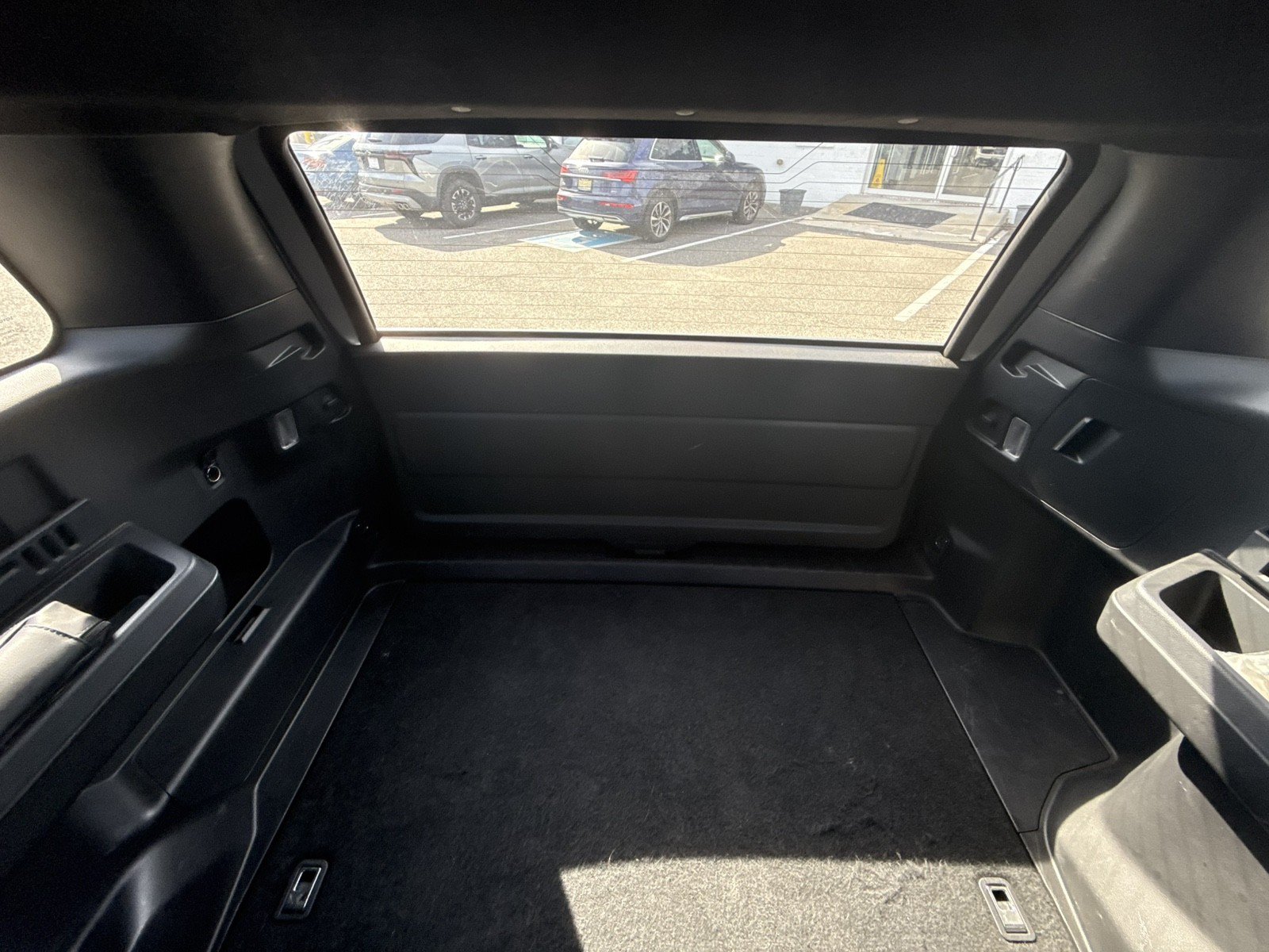 Used 2025 Toyota 4Runner SR5 AWD/4WD image 28
