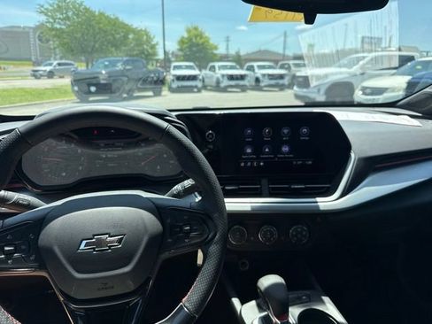Used 2025 Chevrolet Trax RS w/ Driver Confidence Package FWD image 30