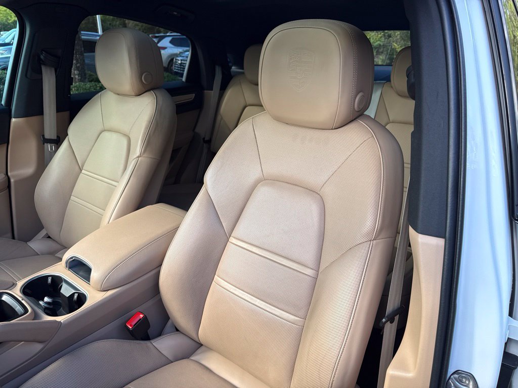 Used 2022 Porsche Cayenne Platinum Edition w/ Premium Package Plus AWD/4WD image 18