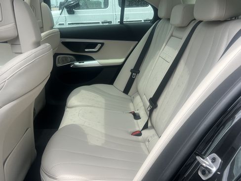 Used 2025 Mercedes-Benz E 350 Sedan image 32