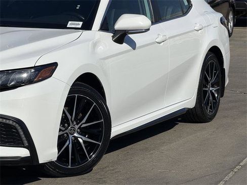 Certified 2023 Toyota Camry SE image 3