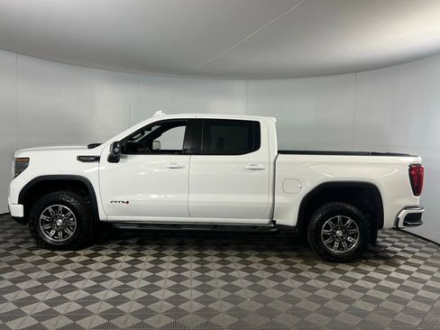 Used 2025 GMC Sierra 1500 AT4 w/ AT4 Premium Package AWD/4WD image 9