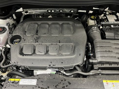 Used 2025 Volkswagen Tiguan SE AWD/4WD image 27