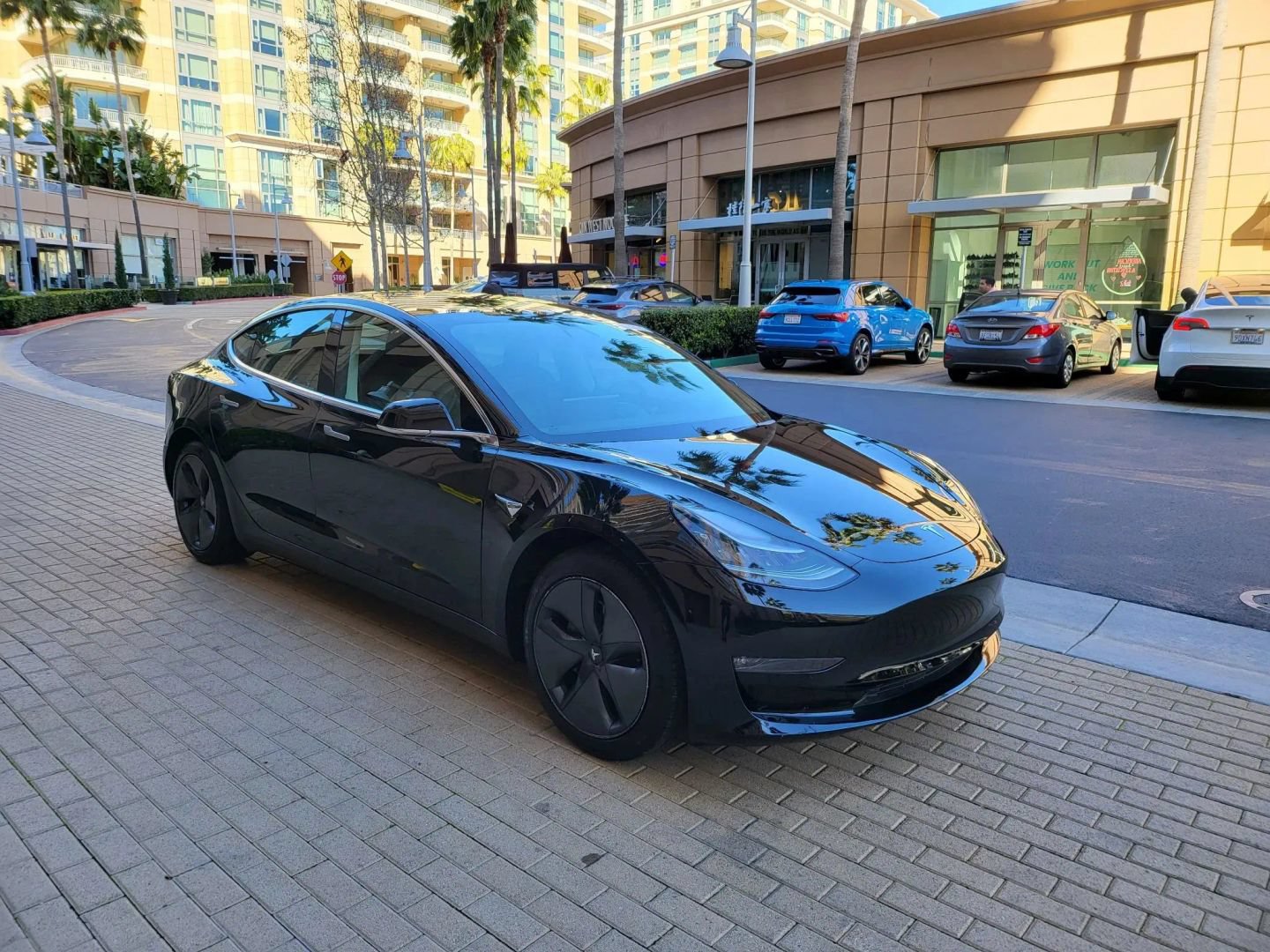 Used 2018 Tesla Model 3 Long Range RWD image 3