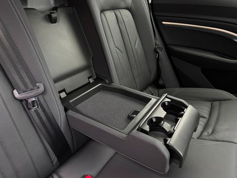 Used 2019 Audi e-tron Premium Plus image 38