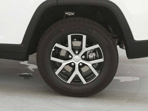 New 2025 Jeep Grand Cherokee Limited image 28