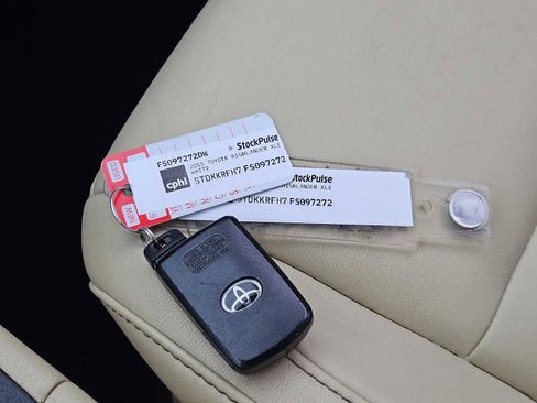 Used 2015 Toyota Highlander XLE image 34