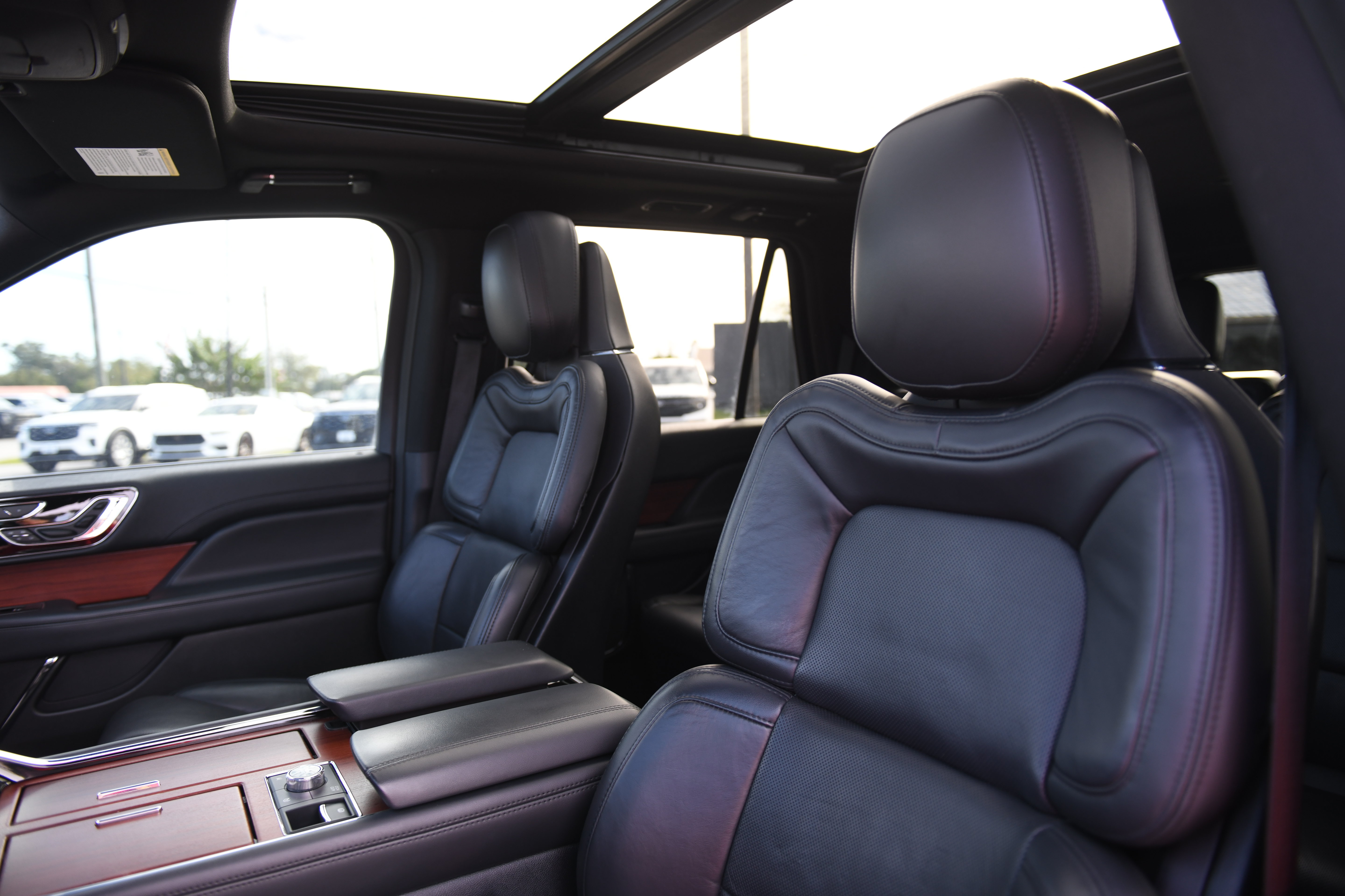 Used 2023 Lincoln Navigator Reserve w/ Monochromatic Package RWD image 21