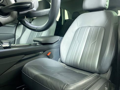 Used 2021 Audi e-tron Premium w/ Convenience Plus Package image 19