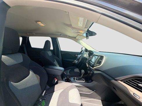 Used 2018 Jeep Cherokee Latitude image 14