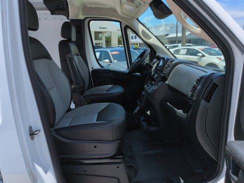 Used 2025 RAM ProMaster 2500 w/ Convenience Group FWD image 15