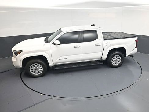 Used 2024 Toyota Tacoma SR5 AWD/4WD image 45