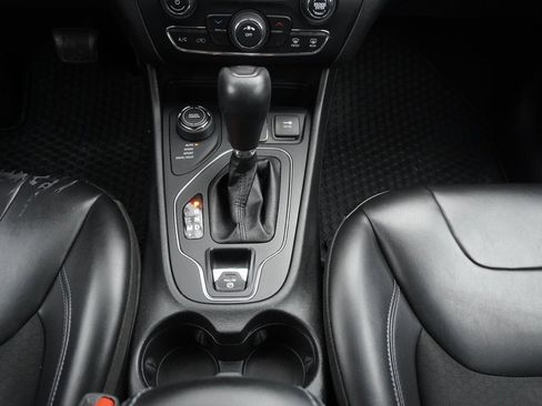 Used 2020 Jeep Cherokee Latitude Plus w/ Cold Weather Group image 16